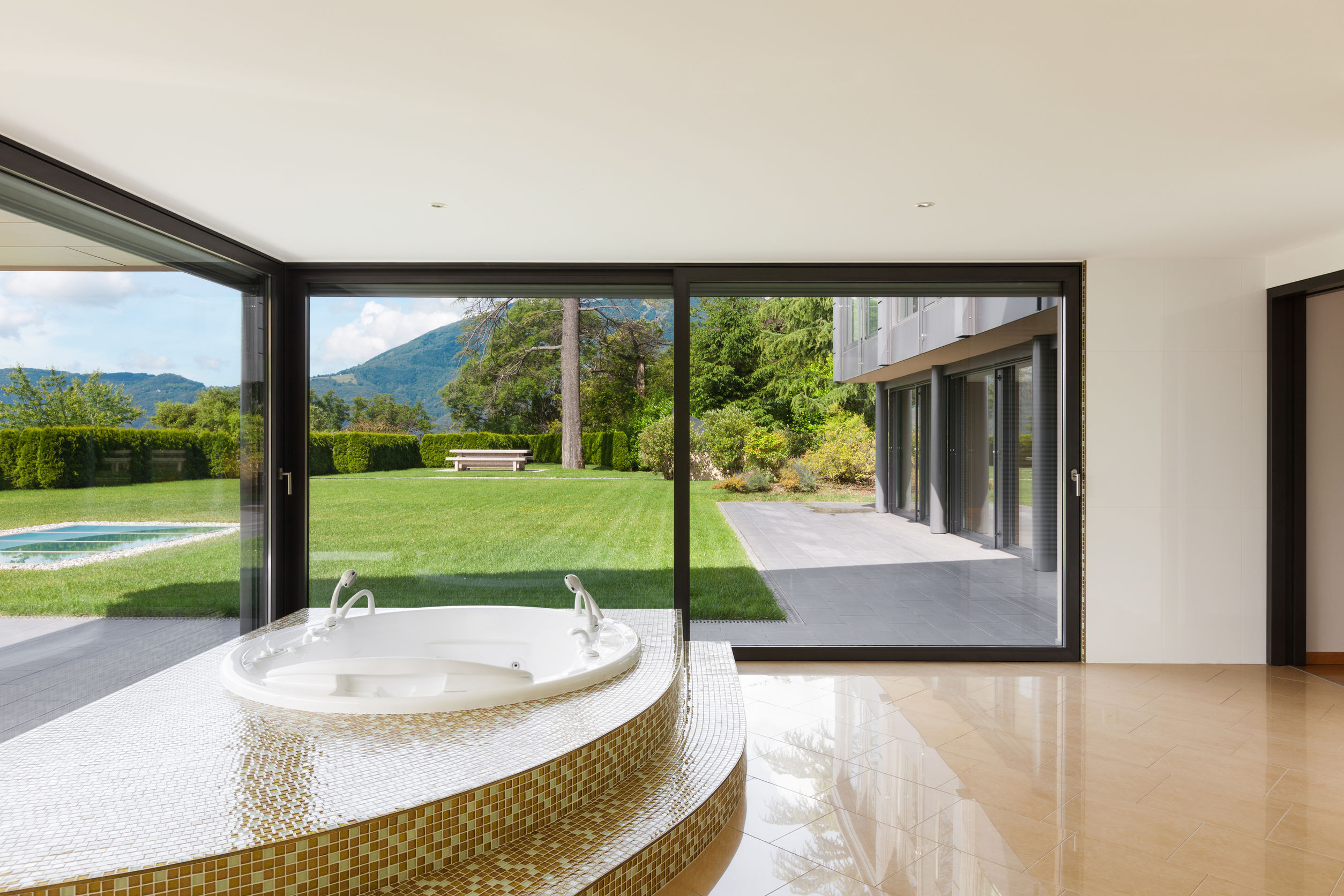 beautiful room with jacuzzi beautiful room with jacuzzi,
window overlooking the garden